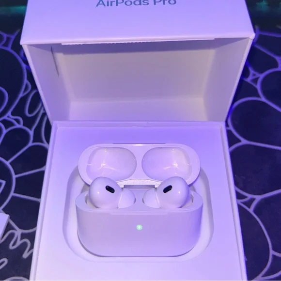 AirPod Pro’s Earbud Headphones